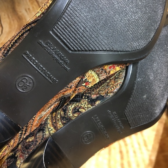 Velvet Boots - 6.5 - Picture 4 of 8